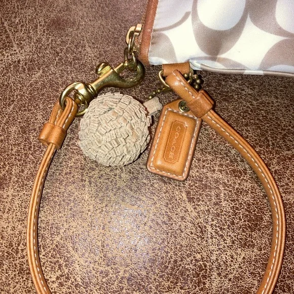 Coach vintage 2005 Hamptons leatherware nylon champagne Tote and Wristlet Set - Picture 4 of 16